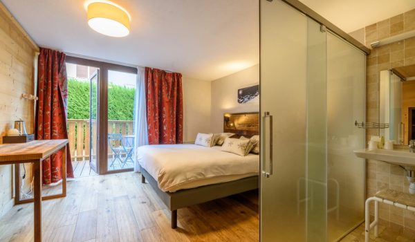 CHAMBRE HANDICAPE TERRASSE Chambre personne à mobilité réduite